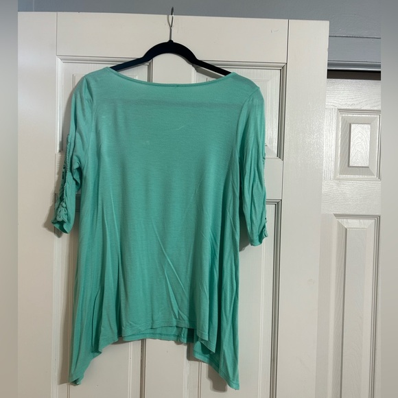 PROMESA | seagreen flowy blouse w/crocheted detail on mid-length sleeves - Picture 2 of 6